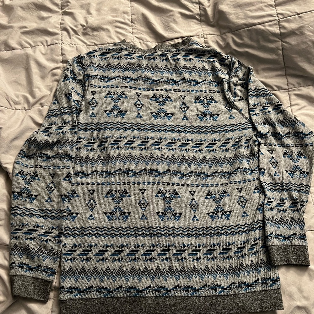 Ezekiel Men's Gray and Blue Geometric Long Sleeve Shirt